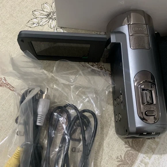 DIGITAL VIDEO CAMERA - Picture 1 of 10